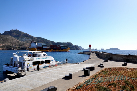 The Cartagena tourist boat, trips around the bay and to the Fuerte de Navidad